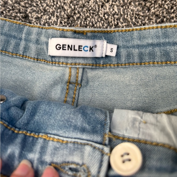 NWT Crossover shorts - stretchy material, very flattering curvy high waisted - Picture 7 of 8